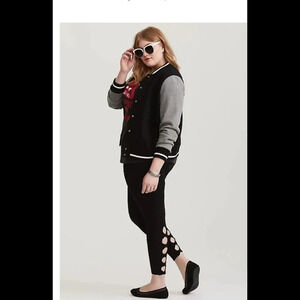 Torrid Black Crop Bow Back Leggings